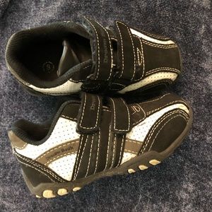 ⭐️ Boys shoes size 8